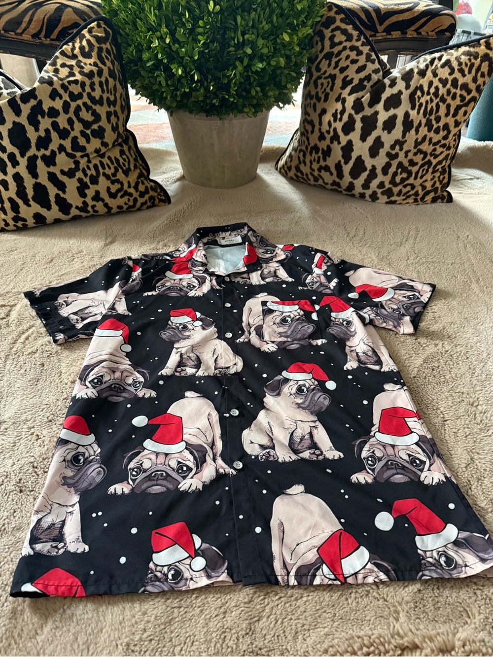 Mens size Medium Black Pug Print Holiday button up Like New
